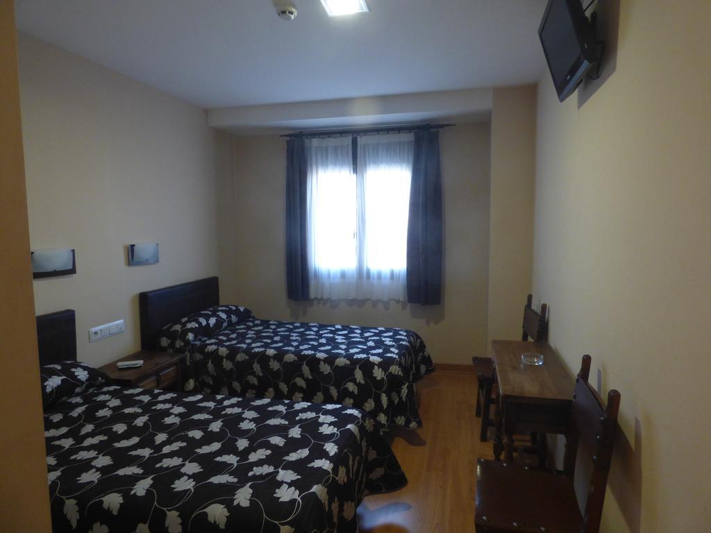 Hostal La Perdiz Sonseca Bagian luar foto