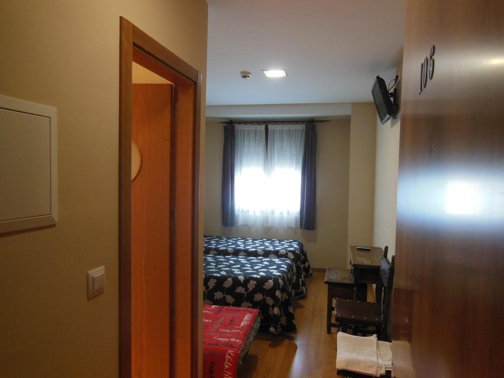 Hostal La Perdiz Sonseca Bagian luar foto